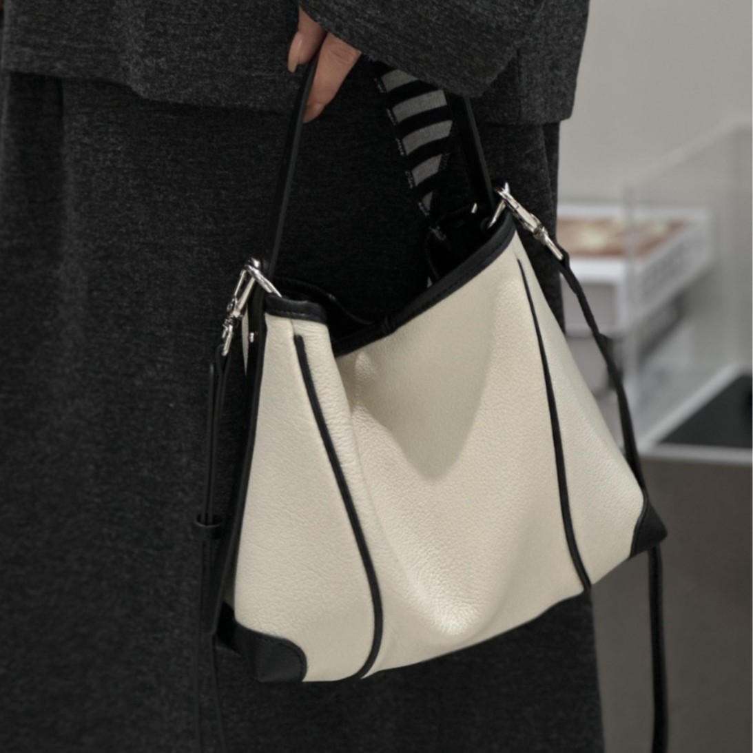 Tas Selempang Kulit Asli Wanit - Unique Leather Work ulasan dan harga